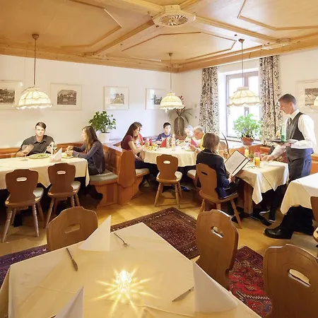 Zur Traube Hotel 3*