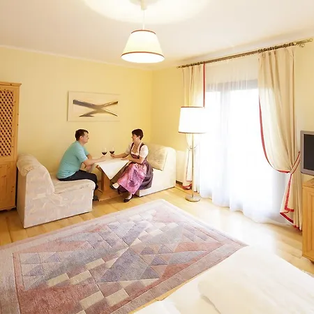 Zur Traube 3* 그라인